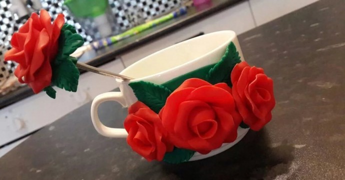 Чашка с цветами из полимерной глины: идеи и техники