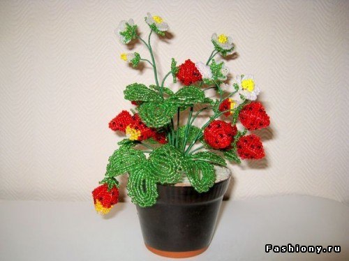 Клубника из бисера