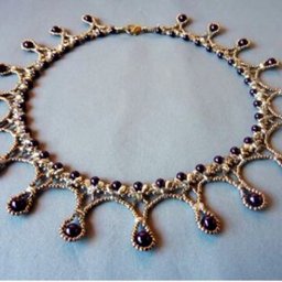 ​Колье из бисера и бусин с капельками