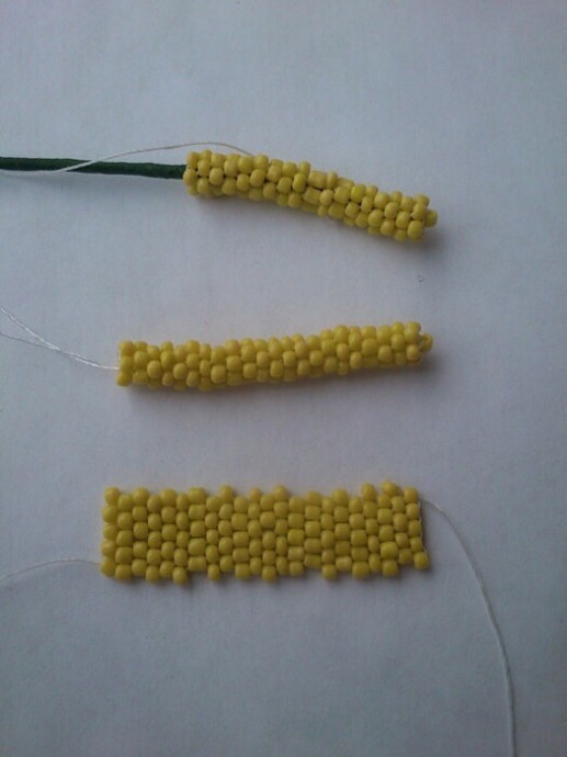 Красивый цветочек из бисера