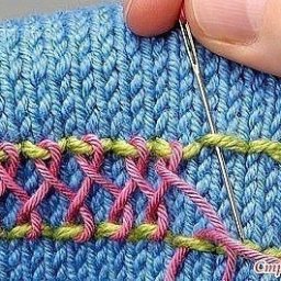 Вышивка по вязаному полотну