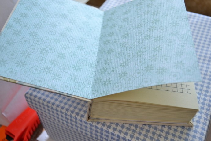 Блокнот в красивой бумажной обложке