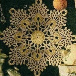 Милая салфетка, похожая на снежинку