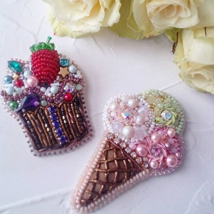 Вкусные брошки из бисера