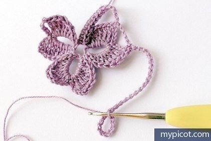 Цветочный узок крючком