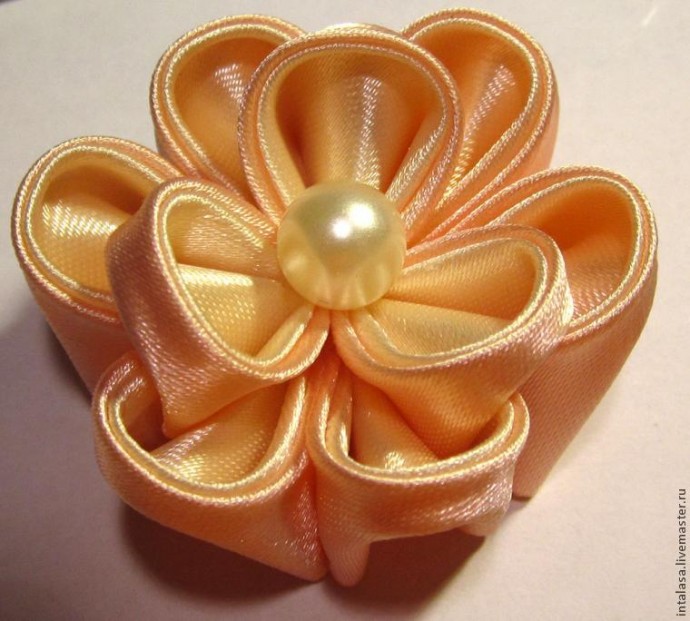 Резиночка для волос канзаши