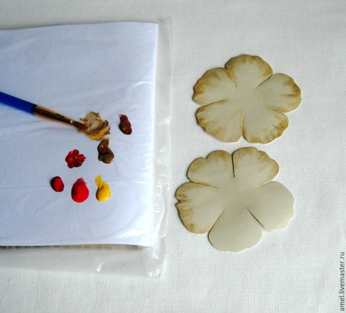 Декор сумки с цветком