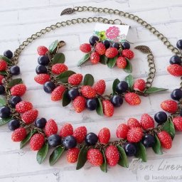 Ягоды земляники и черники