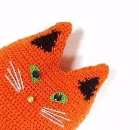 Вязаные крючком очаровательные подушки-котики