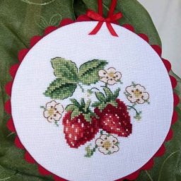 ​Вышиваем клубнику