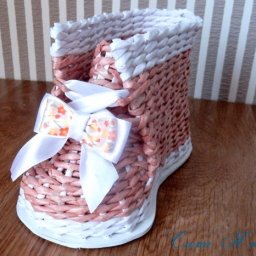 Ботинок из газетных трубочек