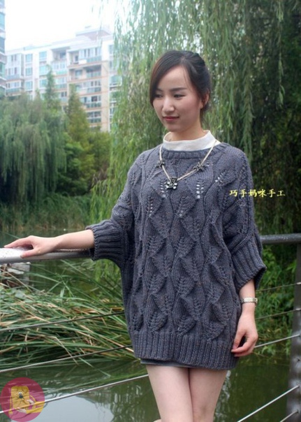 Джемпер спицами, связанный очень красивым узором