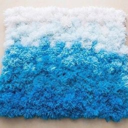 ​Коврик из помпонов с градиентным переходом