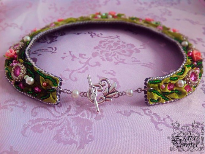 Шикарное колье "Утренняя роза"