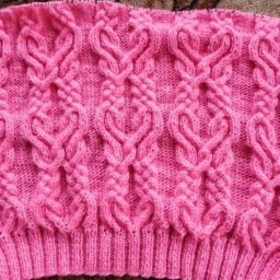 ​Необычный узор с красивыми объёмными переплетениями