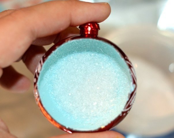 Новогодняя композиция в ёлочном шаре