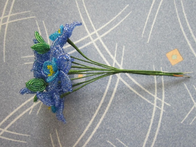 Роскошная фиалка из бисера