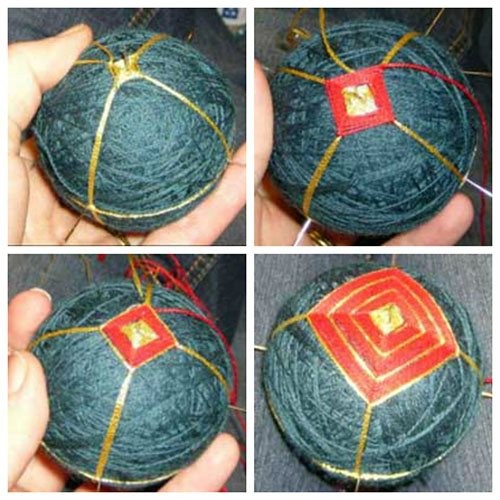 Темари или искусство вышивки на шарах: красный квадрат с золотом