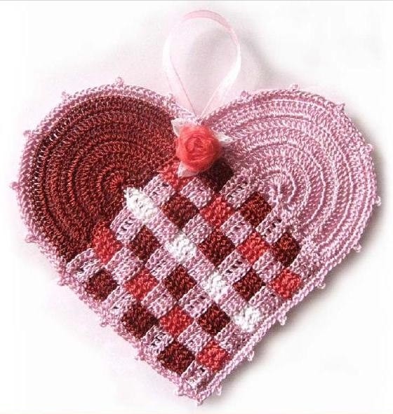 ​Валентинка в виде вязаного сердечка