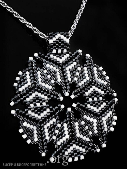 Эффектный кулон