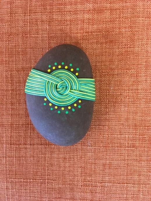 Камни с декоративной оплёткой Камни с декоративной оплёткой