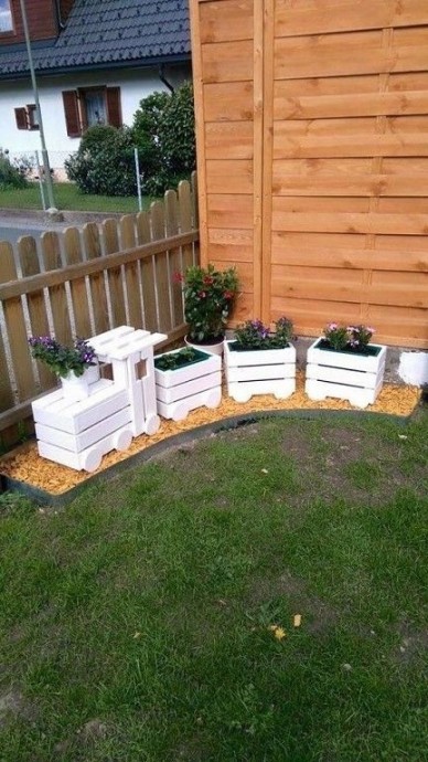 Подборка креативных клумб для дачи