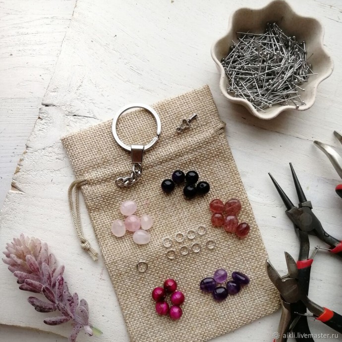 Брелок из натуральных камней