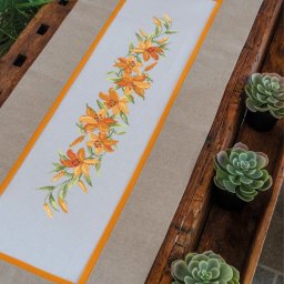 ​Очень красивая вышитая дорожка