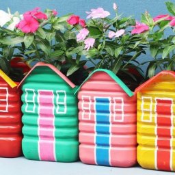 ​Удачная и красивая идея для украшения дачного участка