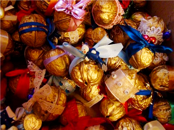 Золотые орешки с пожеланиями к празднику
