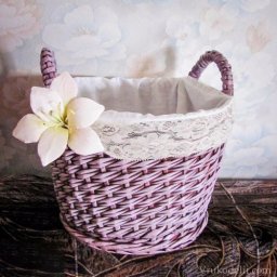 ​Корзинка из газетных трубочек: послойное плетение