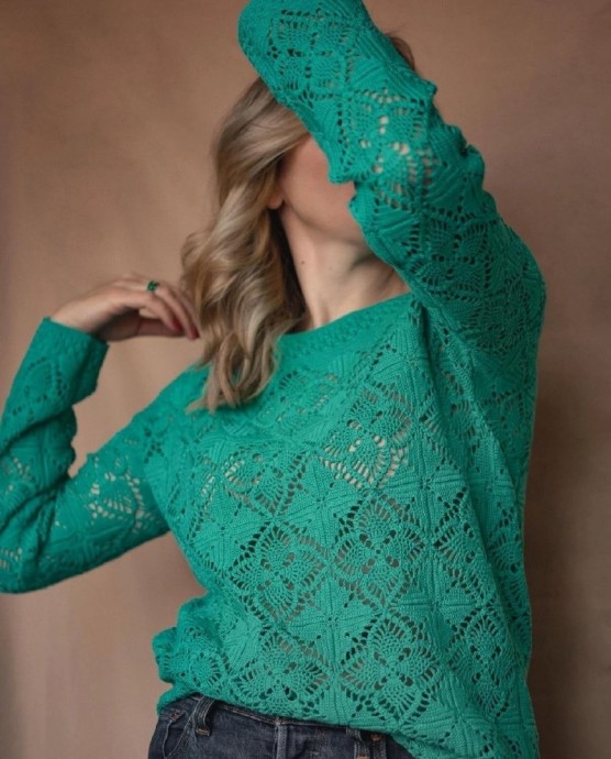 ​Пуловер из ромбовидных мотивов