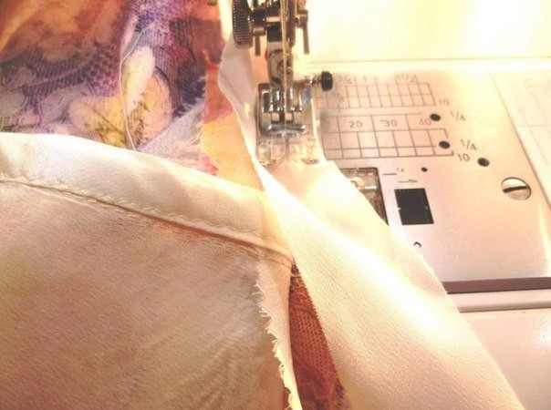 Обработка кармана в шве косой бейкой: почти все срезы закрыты