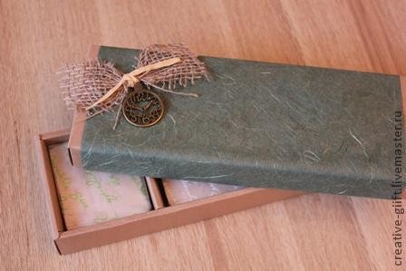 Крафтовая подарочная коробка