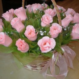 ​Розы в упаковке из полупрозрачных лент