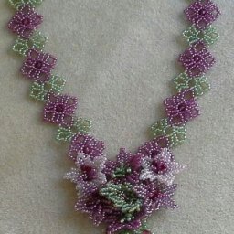 ​Необычное колье для больших праздников