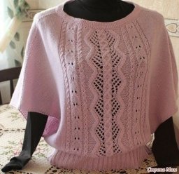 Нежная кофточка с центральным ажурным узором