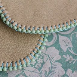 Украшение бисером края изделия