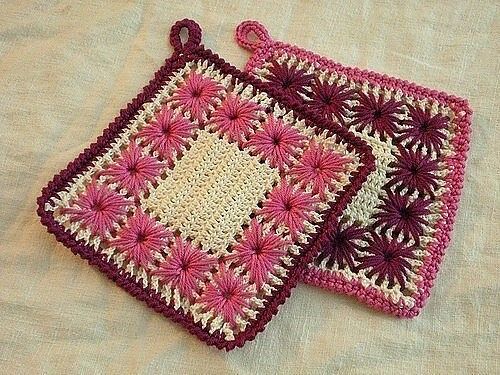 Вязаные прихватки с вышивкой