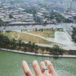 ​Кольцо с камнем из обычной зелёной бутылки