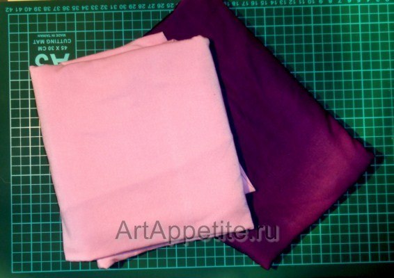 Коврик, сшитый из плетеных полос