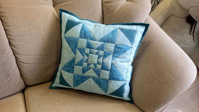 Блок для подушки "Trinity star block"