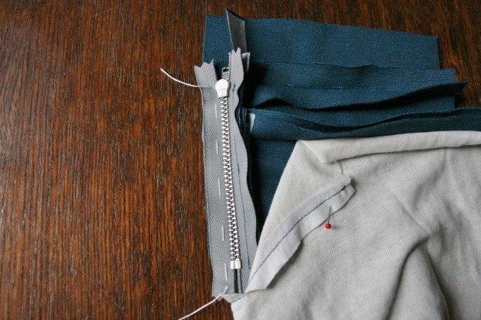 Молния на трикотажной юбке