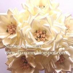 ​Объёмная роза из лент