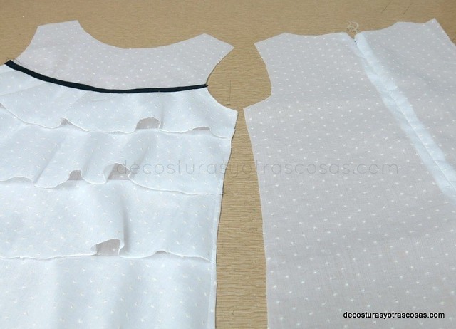 Простая и нарядная женская маечка Простая и нарядная женская маечка