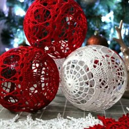 ​Вязаные шары на ёлку
