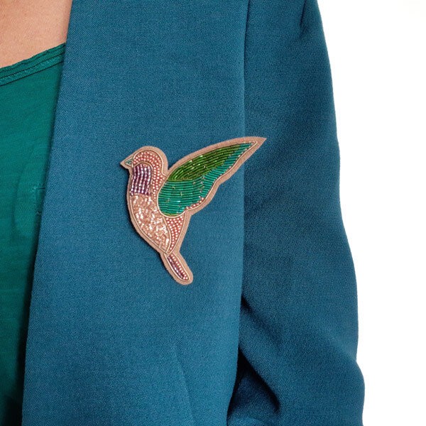 Замечательная брошь-птичка