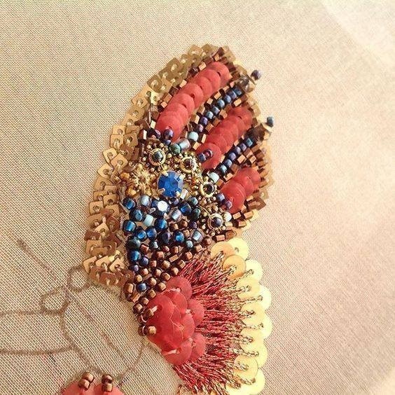 Роскошная вышивка с пайетками Роскошная вышивка с пайетками