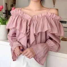 Нарядные блузы с пышными воланами: идеи для швейного вдохновения