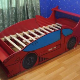 Кроватка-машинка для ребенка